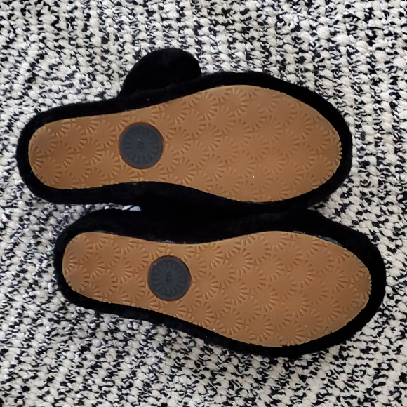 Ugg Oh Yeah Slides - Picture 2 of 3